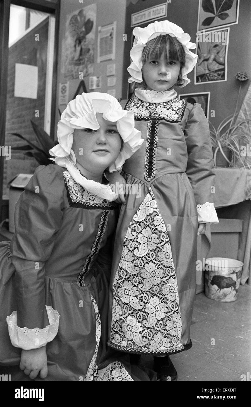 Helme CE School steps back to Tudor times. 28th November 1991. Stock Photo