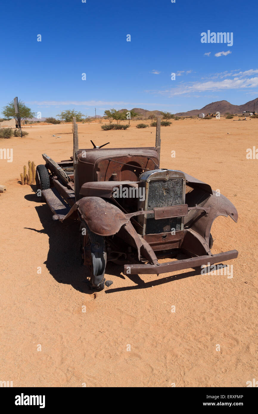 Abandoned car park desert hi-res stock photography and images - Alamy