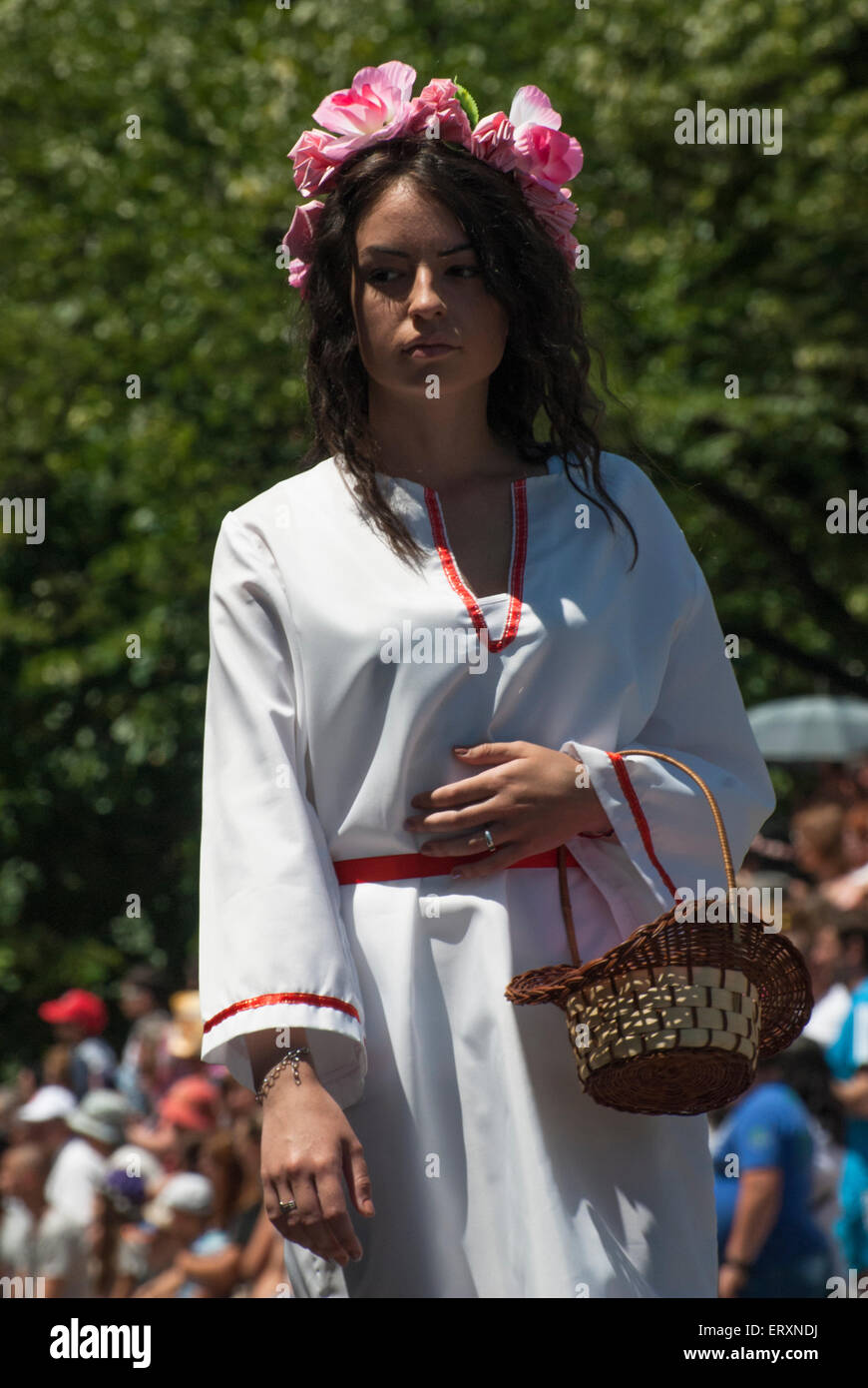 Young girl in traditional Bulgarian dress Stock Photo - Alamy