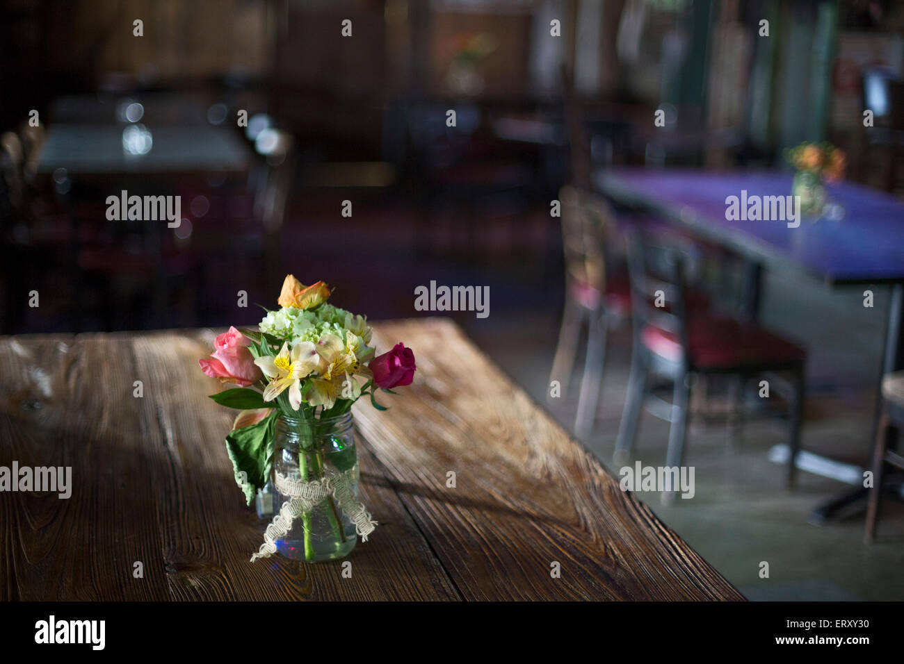 Clarksdale, Mississippi - Flowers on a table at the Shack Up Inn on the Hopson Plantation. Stock Photo