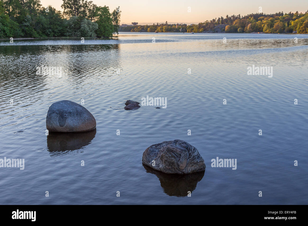 Rocks in water hi-res stock photography and images - Alamy