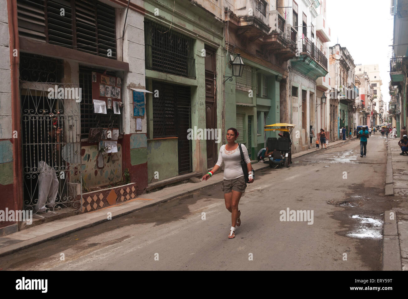 Elk224-1355 Cuba, Havana Vieja, non-renovated street scene Stock Photo