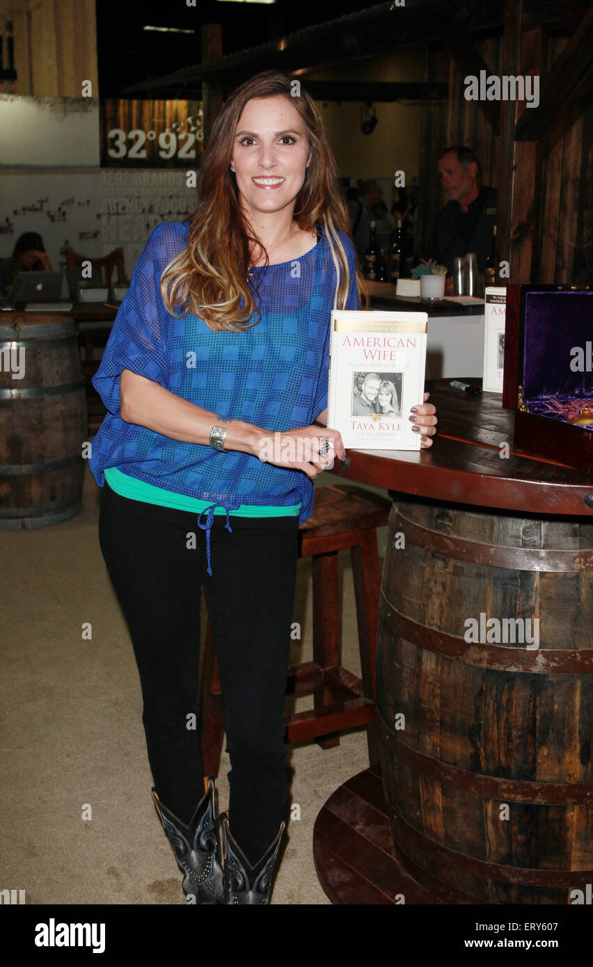 Taya kyle hi-res stock photography and images - Alamy