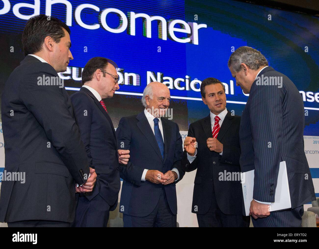 Mexico City, Mexico. 9th June, 2015. Image provided by Mexico's Presidency shows Mexican President Enrique Pena Nieto (2nd, R) and Minister of Finance Luis Videgaray (2nd, L) talking with the attendees during the 2015 BBVA Bancomer National Meeting of Counselors in Mexico City, capital of Mexico, on June 9, 2015. © Mexico's Presidency/Xinhua/Alamy Live News Stock Photo