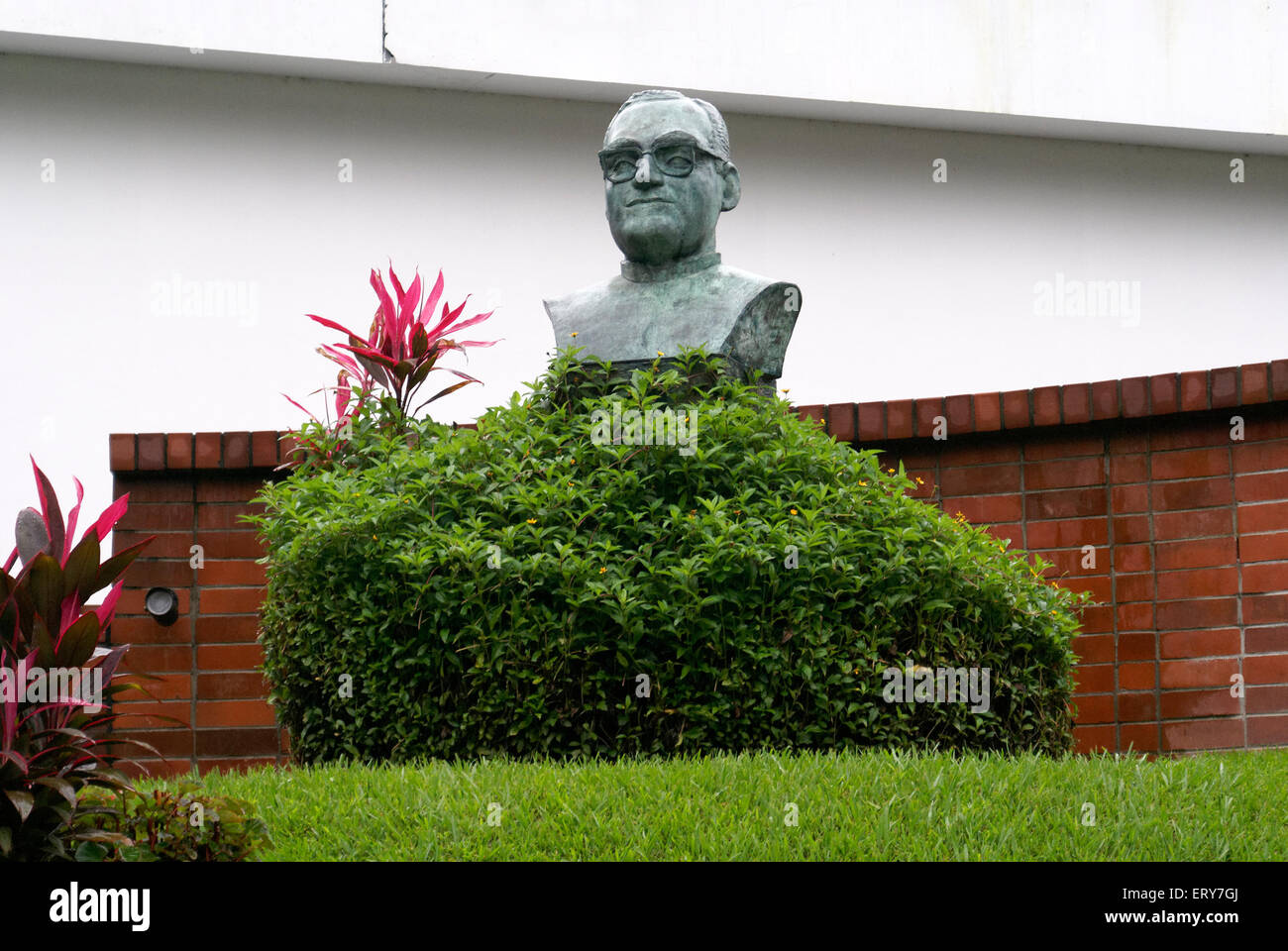 Bust of Archbishop Oscar Romero, Centro Monsegnor Romero at the Universidad Centroamericana or UCA in San Salvador, El Salvador Stock Photo