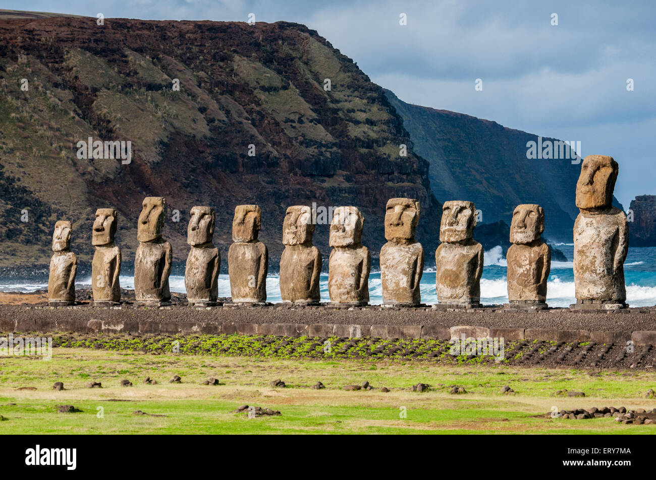 Easter island heads hires stock photography and images Alamy