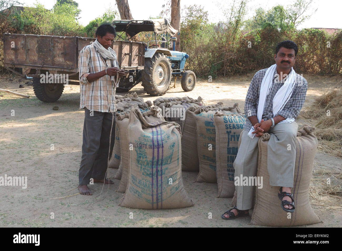 Sacks of grain hi-res stock photography and images - Alamy