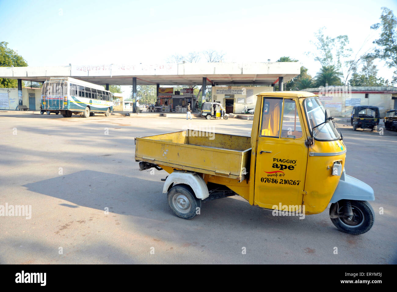 Three wheeler tempo at khajuraho bus stand  Madhya Pradesh India Asia Stock Photo