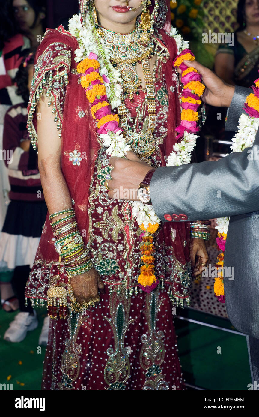 Hindu wedding hi-res stock photography and images - Alamy, image size:864x1390