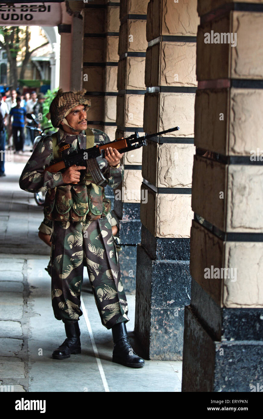 26/11 Mumbai terror attack 2008 , army commando guns ready , Taj ...