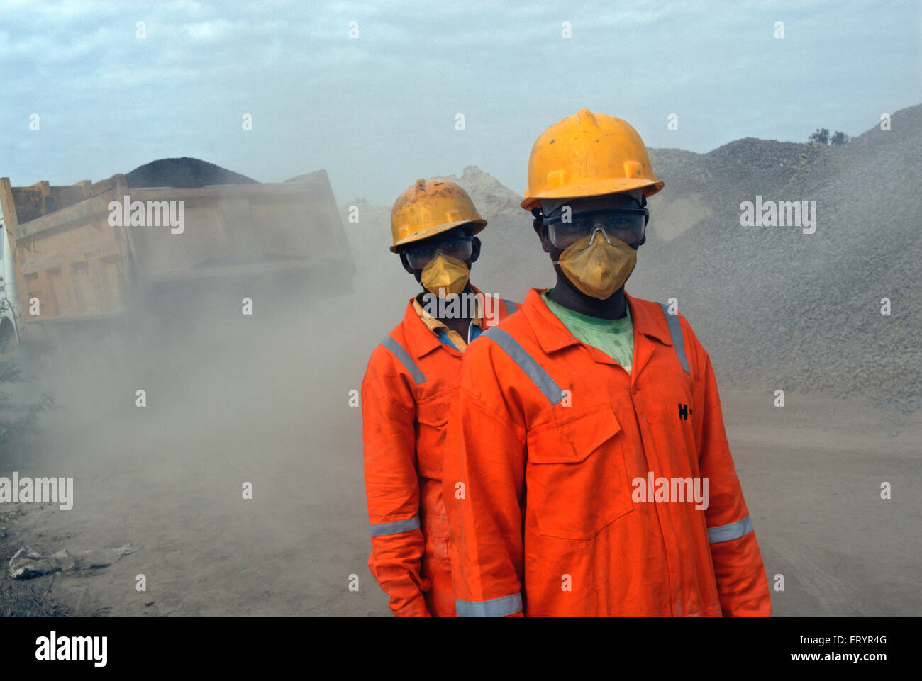 Dust mask hi-res stock photography and images - Alamy
