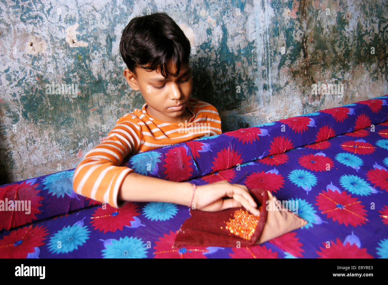 Child worker, child labor, boy working, Jari factory, Govandi, Bombay, Mumbai, Maharashtra, India, Asia, Indian children working Stock Photo