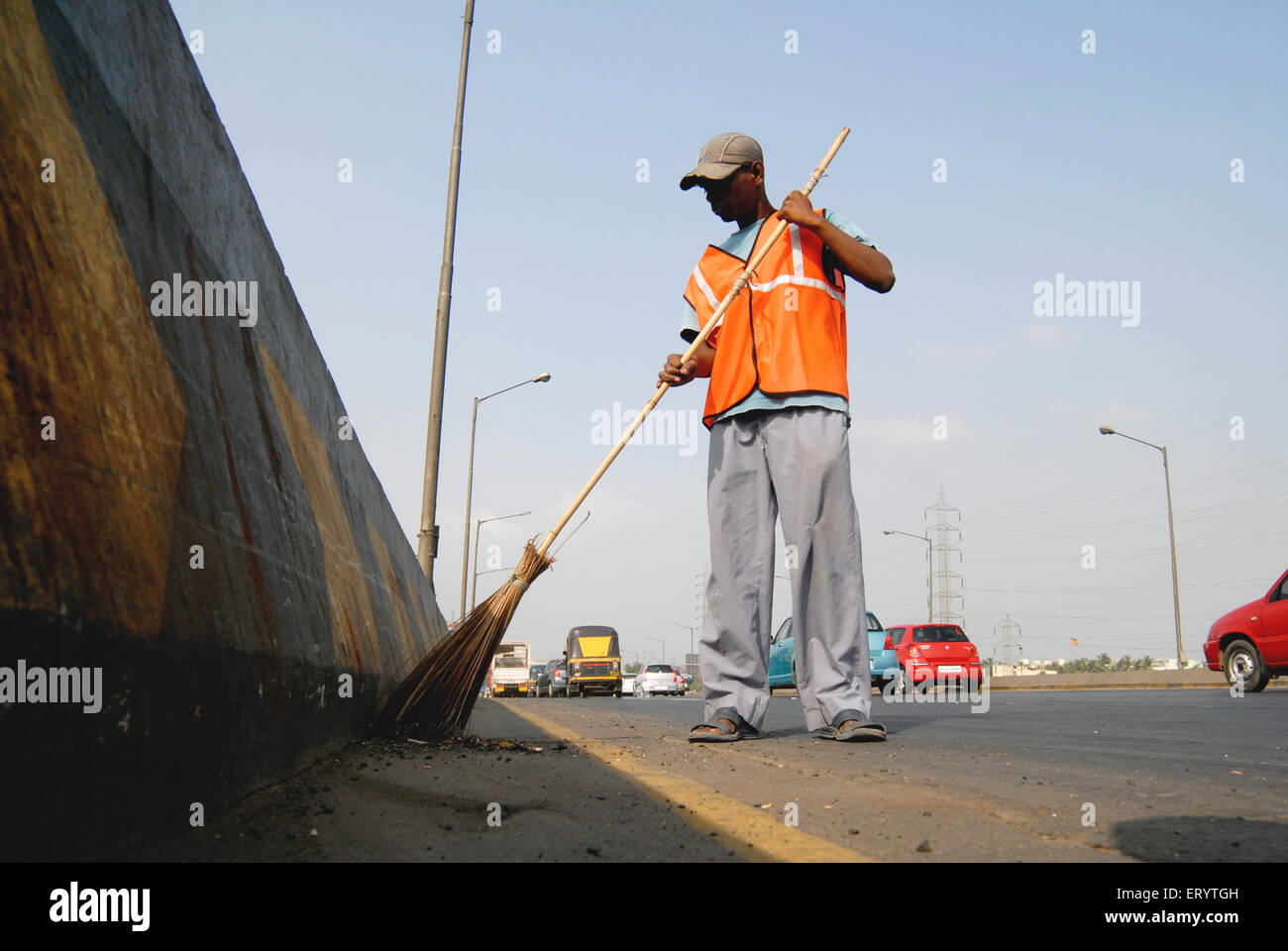 Sweeper cleaning sweeping road with broom, Bombay, Mumbai, Maharashtra, India, Asia, Asian, Indian Stock Photo