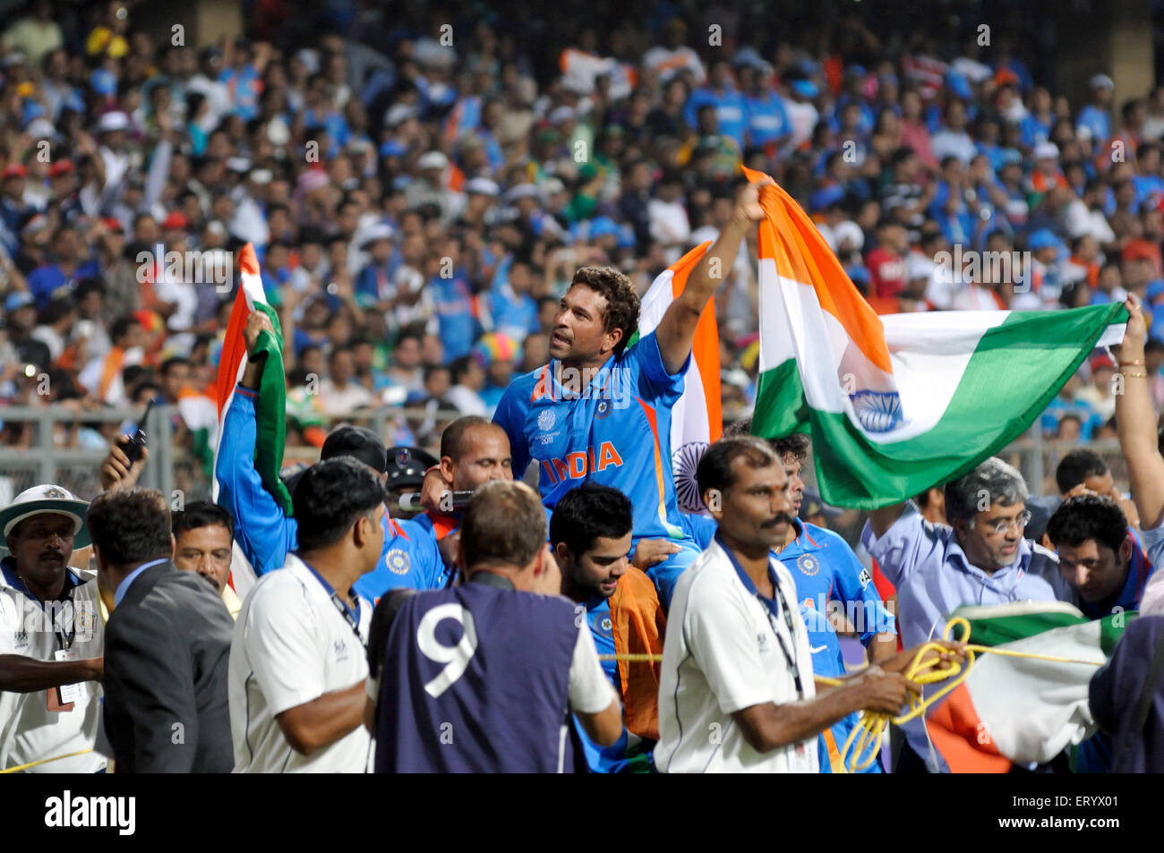 batsman Sachin Tendulkar shoulders teammates waves Sri Lanka ICC Cricket World Cup 2011 final played Wankhede Stadium Mumbai India Stock Photo