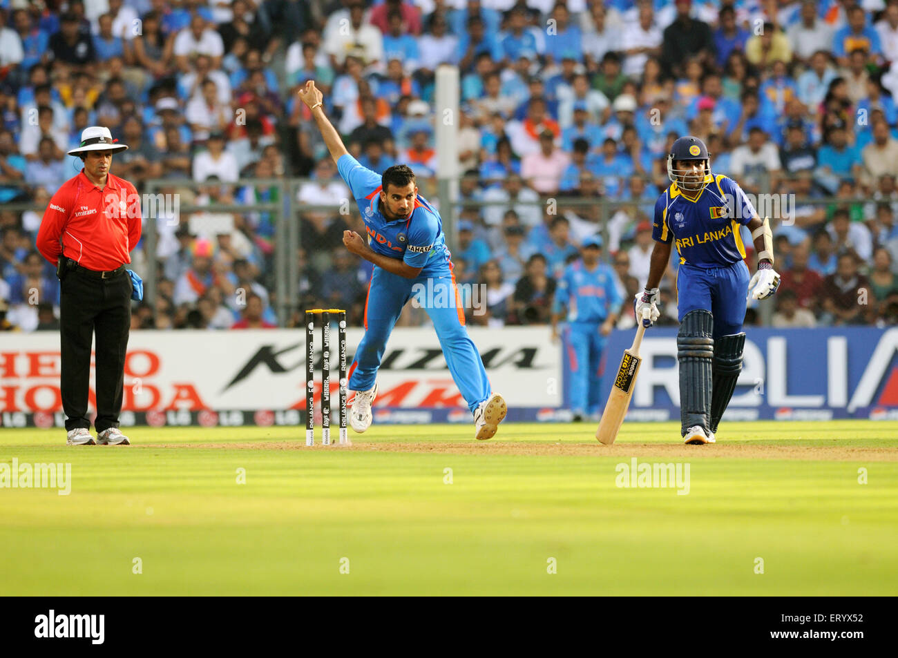 bowler Zaheer Khan bowls L umpire Aleem Dar Sri Lankan batsman Jayawardena ICC Cricket World Cup finals Wankhede Mumbai Stock Photo