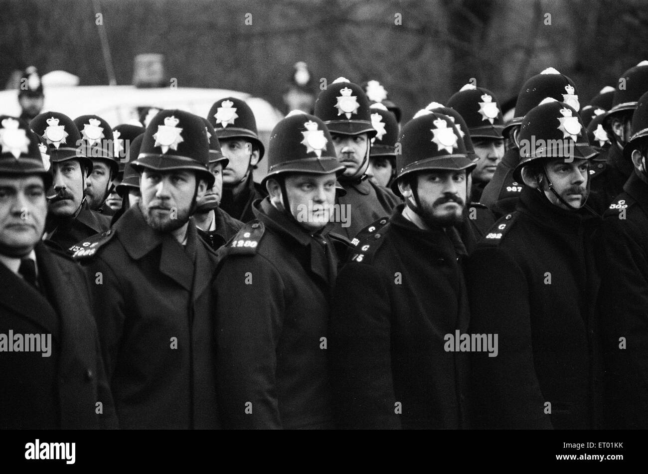 Miners Strike 1984 - 1985, Pictured. Pickets and Police clash at Daw Mill Colliery, near the village of Arley, near Nuneaton, Warwickshire, England, Tuesday 27th March 1984. Arthur Scargill, president of the NUM, declared that strikes in the various coal Stock Photo