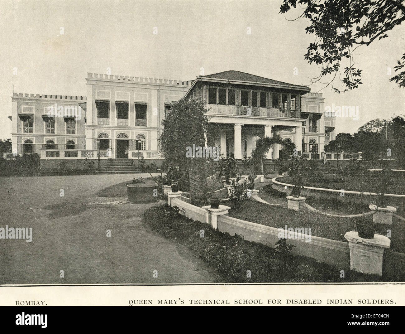 Queen Mary's Technical School For Disabled Indian Soldiers,  Braganza Hall, Sassoon Barracks, Bombay, Mumbai, India, Asia, old vintage 1900s picture Stock Photo