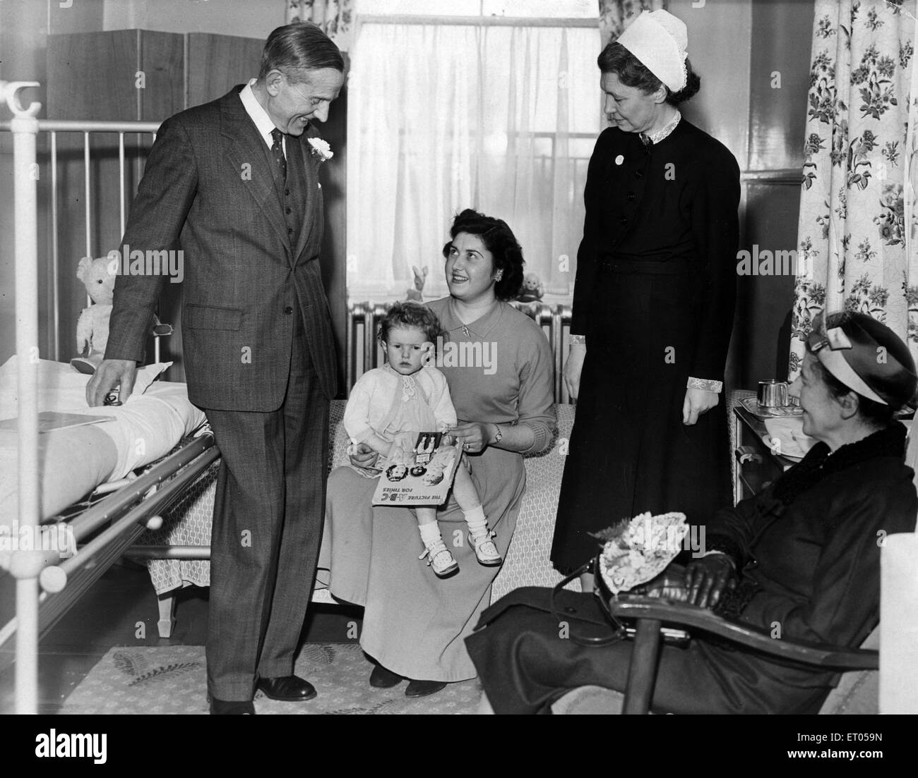 Professor N B Capon opens the Royal Liverpool Babies Hospital, Woolton, Liverpool, Merseyside, 19th February 1959. The first specially adapted mother and baby unit in the North West. Pictured with his wife and matron  Miss Ivy Rydill, talking with Mrs Elizabeth Richardson and her 2 year old daughter Linda. The unit consists of five bedrooms, each with a cot and bed and usual bedroom furniture, a communial kitchen with full washing facilities, and a large sitting room where the five mothers can relax when their children are in bed. Stock Photo