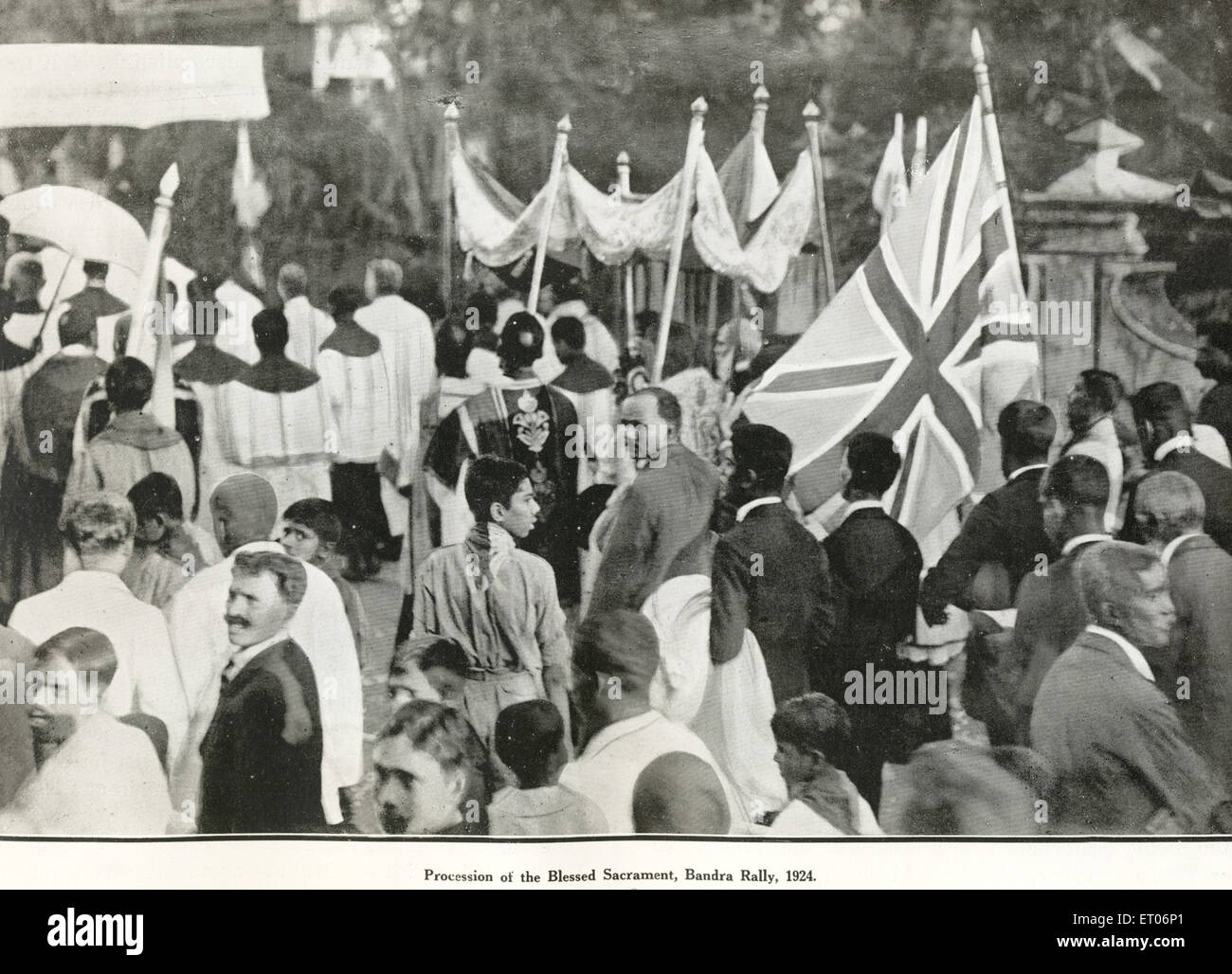 Catholic community, procession of blessed sacrament, St. Andrew Church, Bandra, 1924, Bombay, Mumbai, Maharashtra, India, Asia, old vintage 1900s Stock Photo