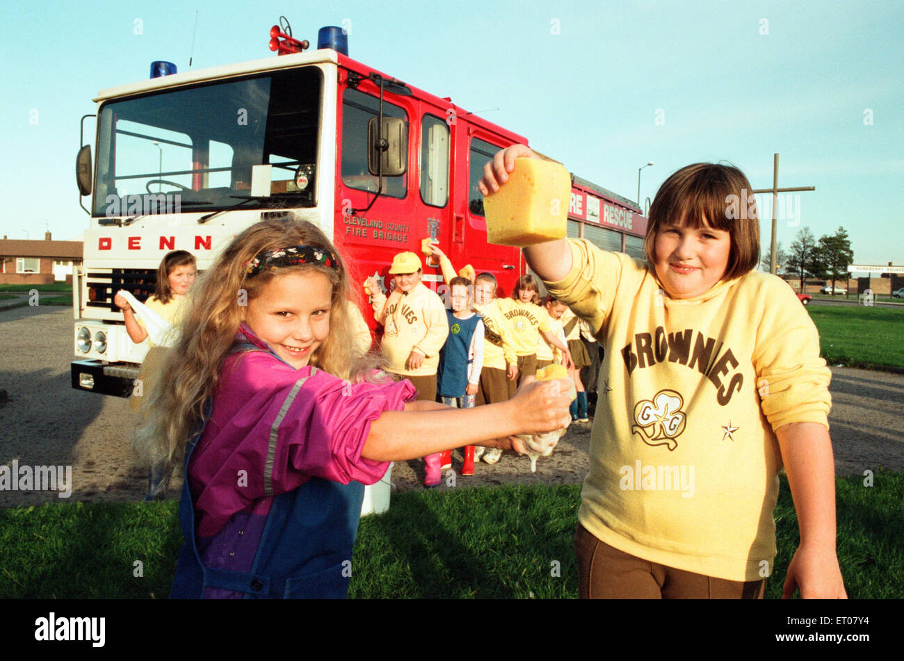Ready with their sponges are Ruth Laidler, 7 and Helen Evans, 9 and the other Brownies who washed a fire engine, ambulance and police car in the car park of St Hilda's, Mersey Road, Redcar, to raise funds for African Peoples Water Supplies. 20th September 1995. Stock Photo