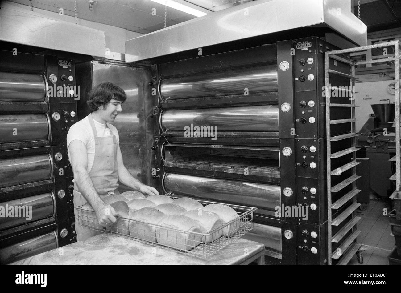 Kitchens 1970s hi-res stock photography and images - Alamy