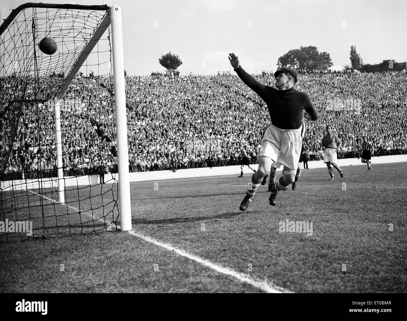 1940s football match hires stock photography and images Alamy