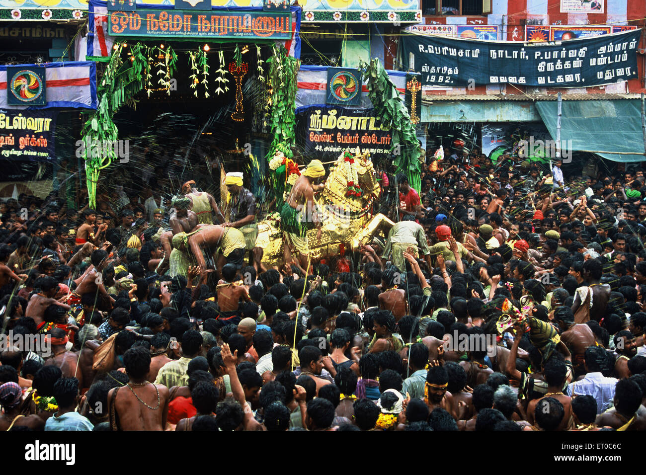 Chithirai festival, Chithirai Thiruvizha, Ritual water spraying, Lord Kallazhagar Vishnu mounted golden horse, Madurai, Tamil Nadu, India, Asia Stock Photo