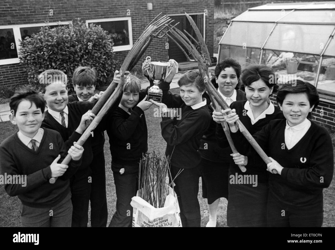 Lee Towse, centre left, and Jane Battram, centre right, proudly display the 1985/86 Cleveland Area Keep Britain Tidy Award for Nunthorpe School. Pictured with them are other member sod the school's Tidy Club, David Atkinson, Michael Greenwell, Jeff Smith, Joanne Parsons, Joanne Harris and Suzanne Harris. 14th April 1986. Stock Photo