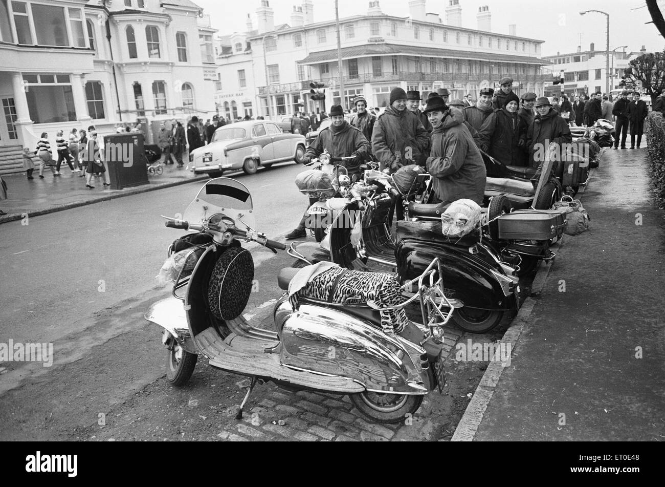 Mods with their scooters gather on Clacton sea front. Over the 1964 Easter weekend several scuffles between Mods and Rockers broke out in the Essex seaside town. 30th March 1964 Stock Photo