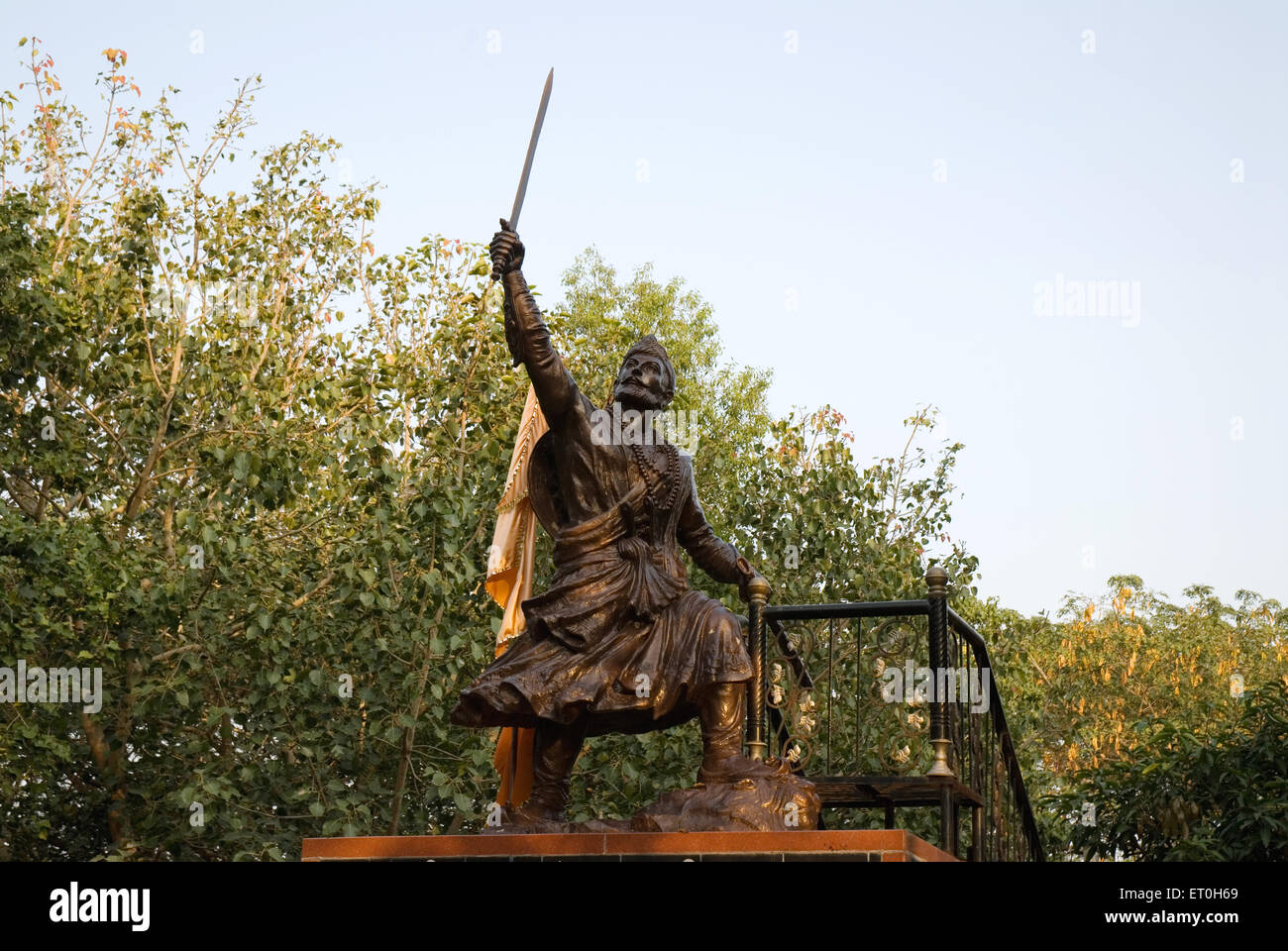 Indian warrior statue hi-res stock photography and images - Alamy