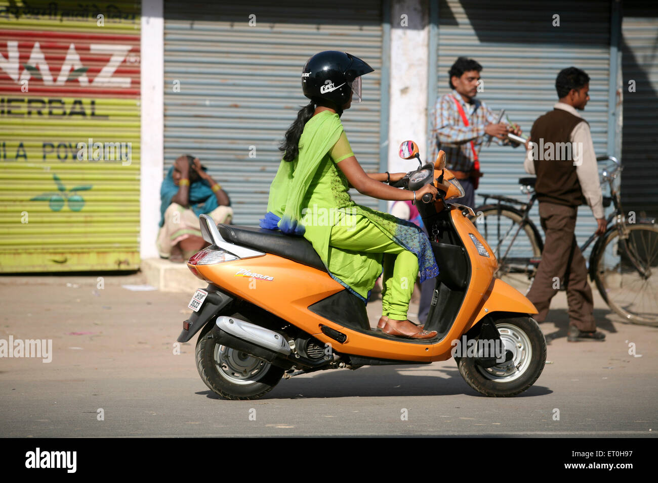 Top Best Scooter For Girls 2022 Scooty For Short Height Girls Seat