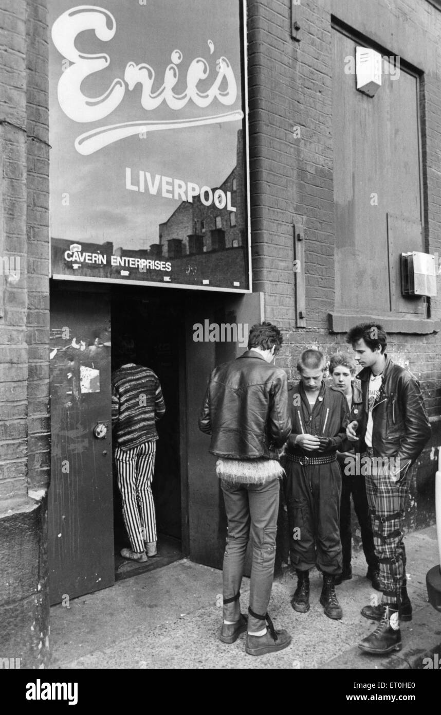 Punks outside Eric's night club on Matthew Street, Liverpool, Merseyside. 31st October 1979 Stock Photo