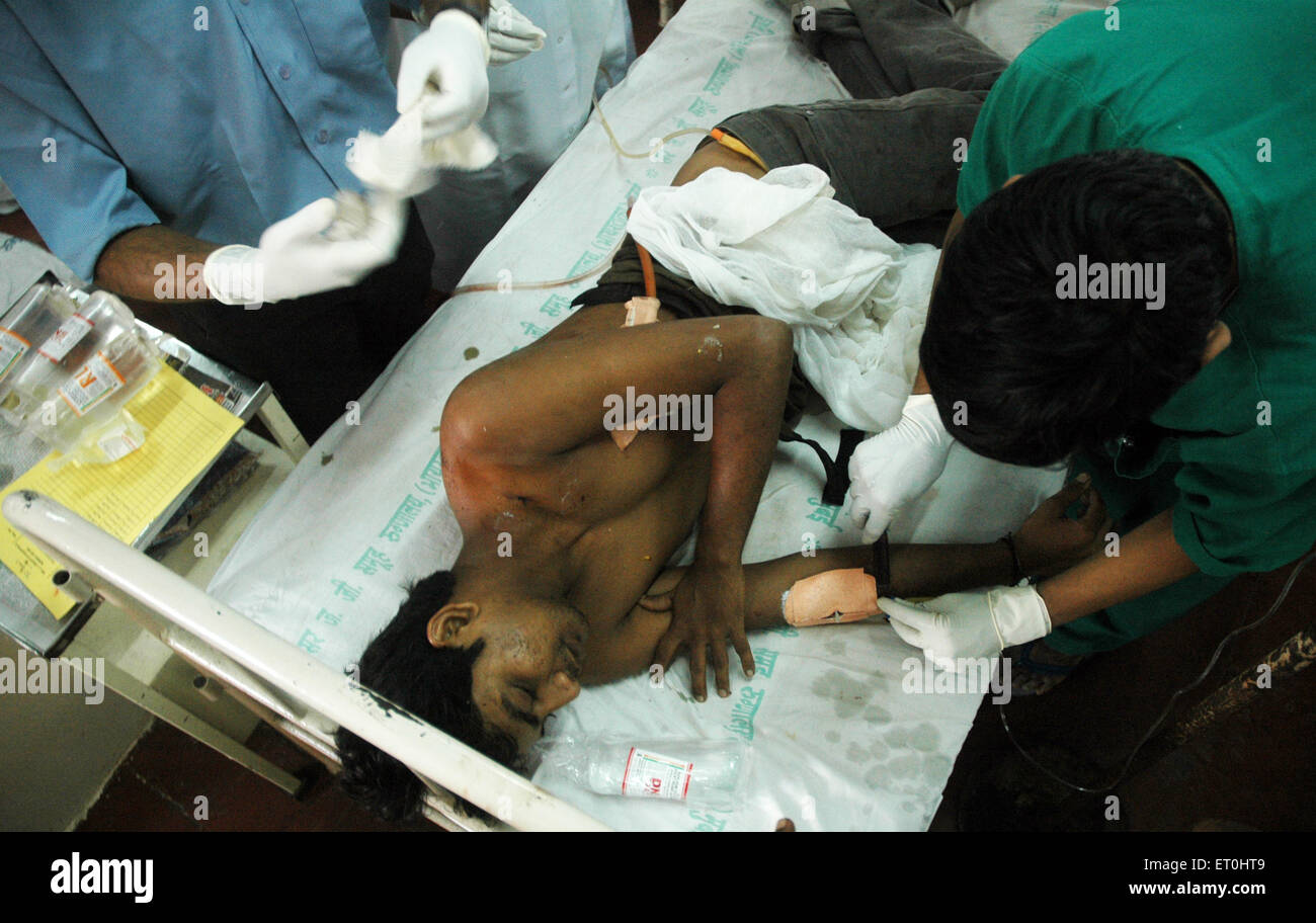 Injured person at J J Hospital after terror attack, 27/11, 2008 Mumbai attacks, terror attack, Bombay, Mumbai, Maharashtra, India Stock Photo