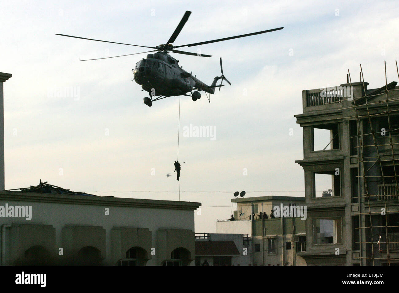 National Security Guard NSG commando getting down helicopter on terrace of Nariman house terrorist attack Colaba Bombay Mumbai Maharashtra India Asia Stock Photo