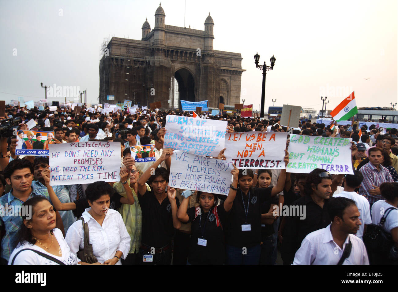 Thousands Mumbaikars part mass protest march Gateway terrorist attack 26th November 2008 in Bombay Stock Photo