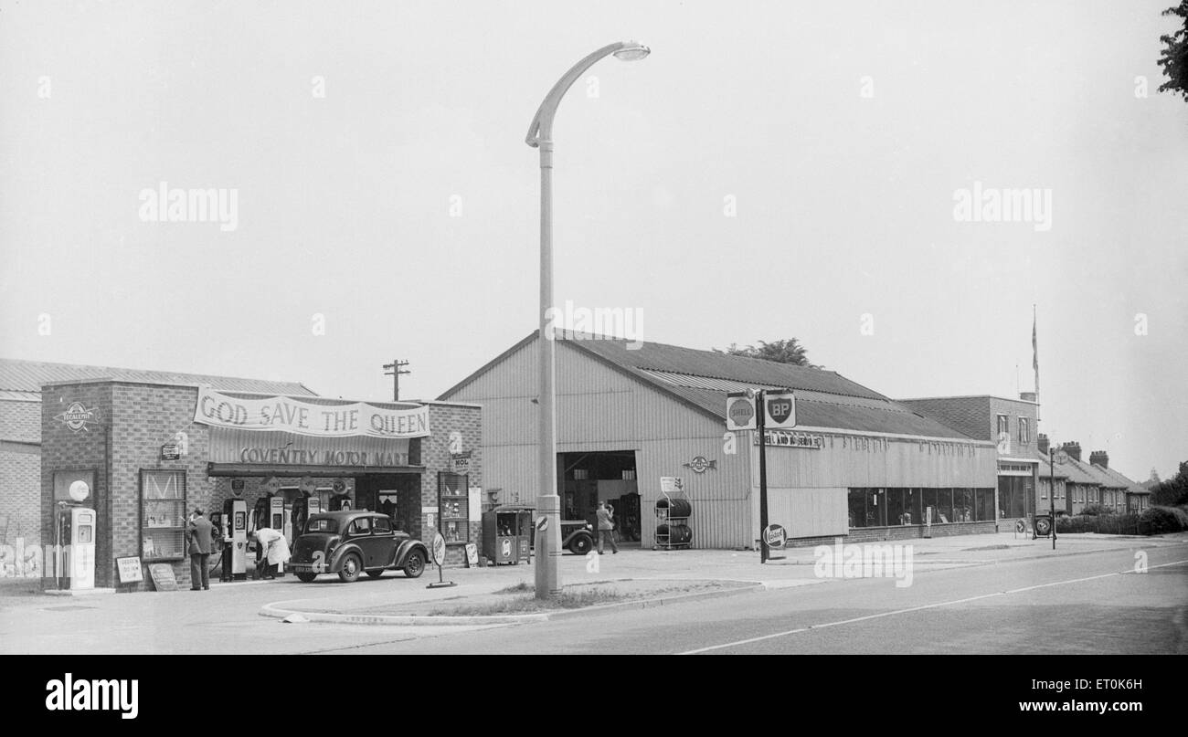 Coventry Motor Mart petrol station and garage on London Road Coventry. Circa 1953 Stock Photo