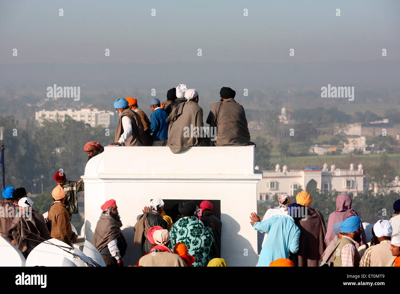 Devotees watching the Hola Mohalla celebrations from the top of Anandgarh fort at  Anandpur Sahib Rupnagar Stock Photo