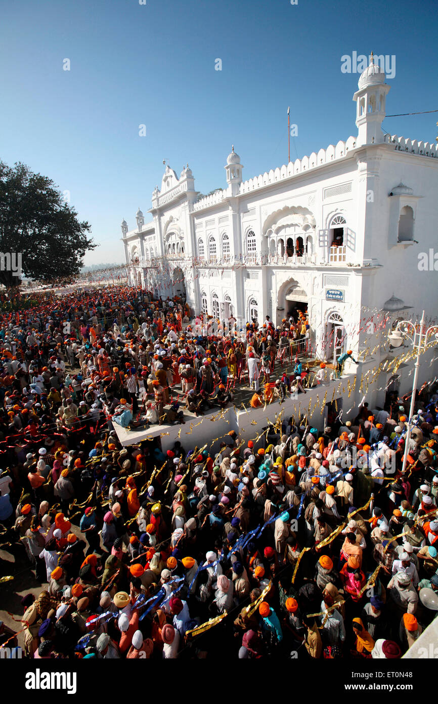 Devotees at gates of Anandpur sahib Gurudwara during Hola Mohalla