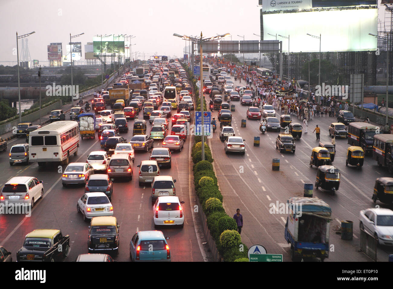 Traffic on Western Express Highway, Bandra, Bombay, Mumbai, Maharashtra, India Stock Photo