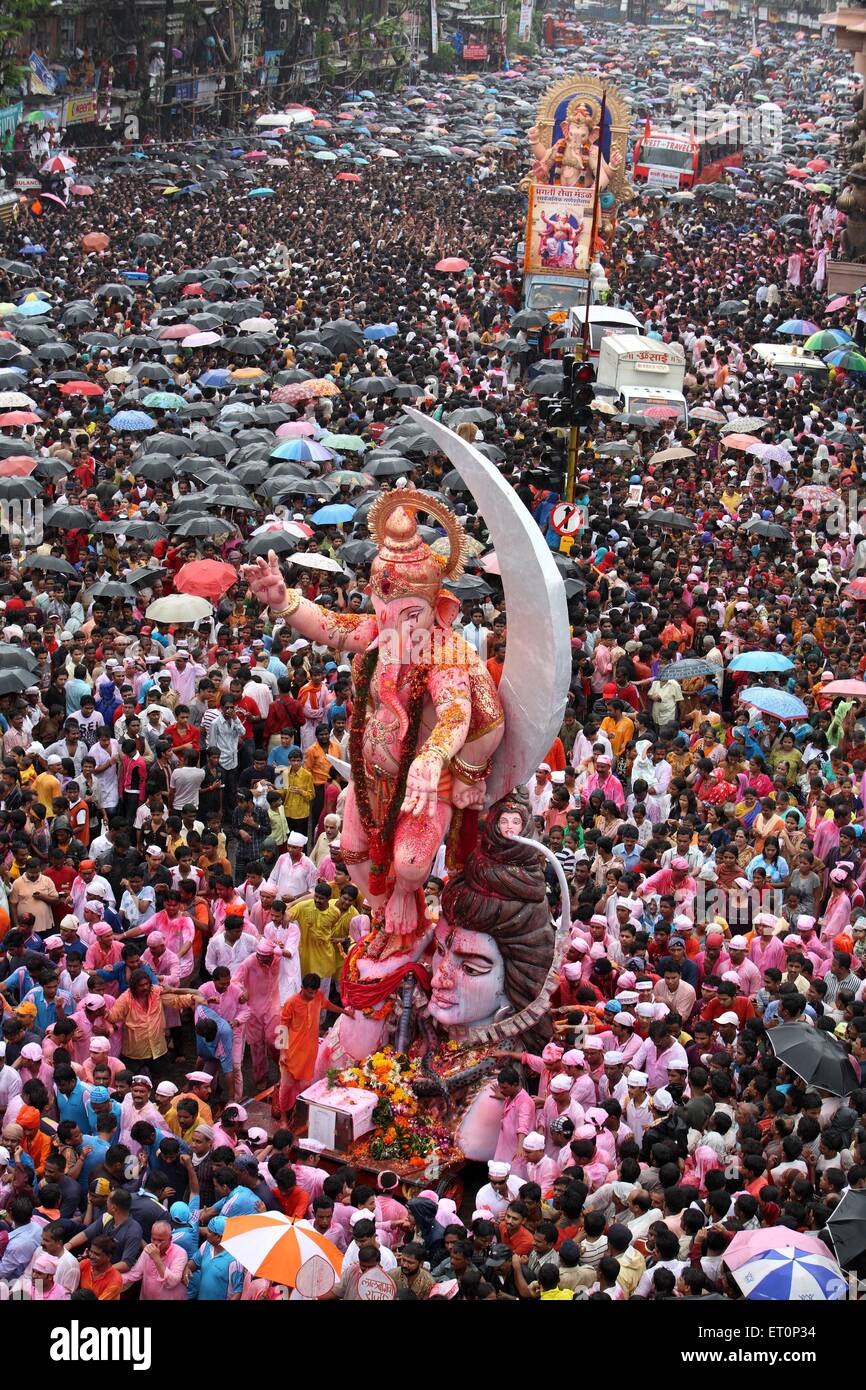 Immersion ceremony ganesh ganpati hi res stock photography and images