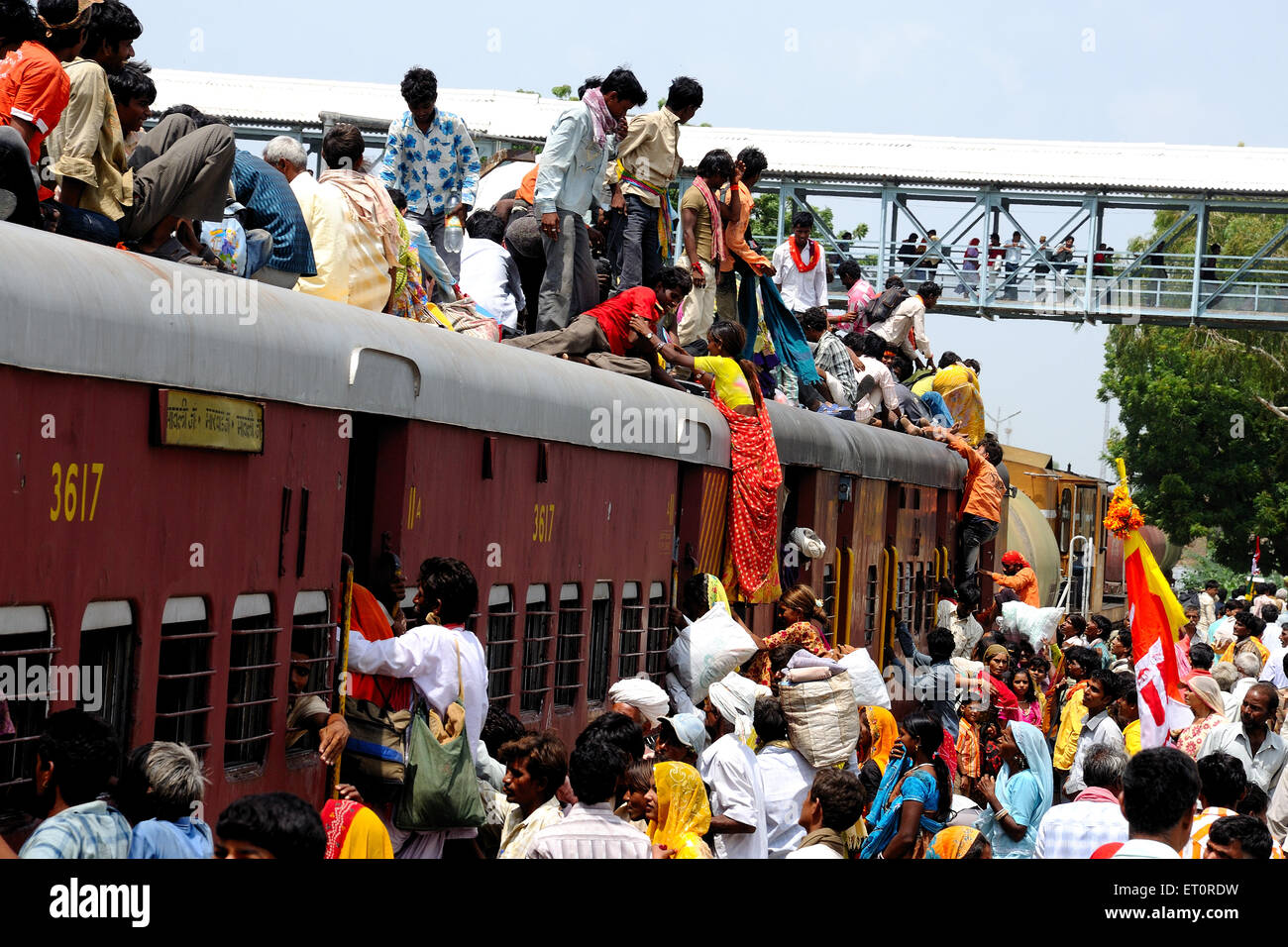 Commuters climbing on roof of train , Jodhpur , Rajasthan , India Stock Photo