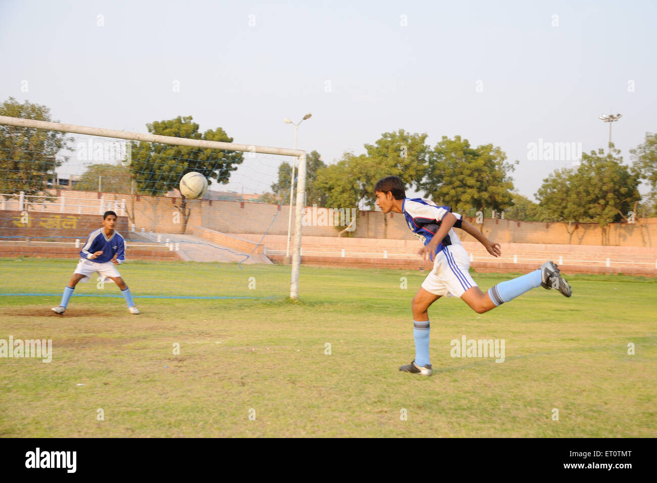 Head kick hires stock photography and images Alamy