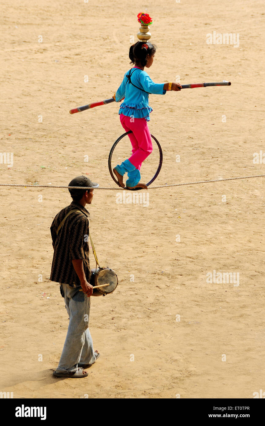 Rope acrobatics hires stock photography and images Alamy