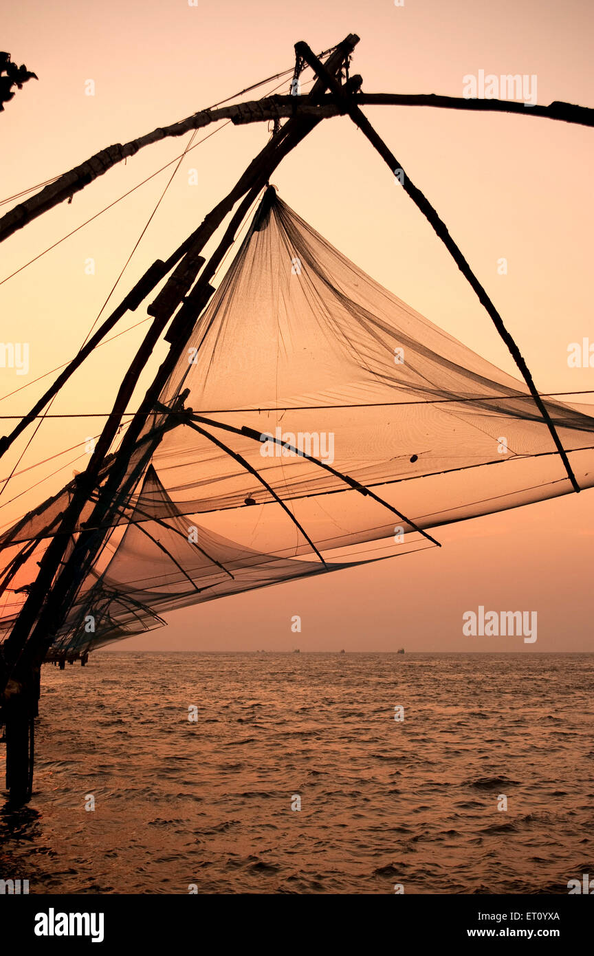 Chinese fishing nets ; shore operated lift nets ; Cheena vala ; Cochin