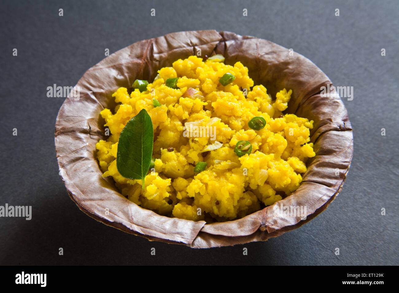 Zunka Bhakar, Jhunka Bhakar, Zunka Bhakri, flatbread and vegetable, black background Stock Photo