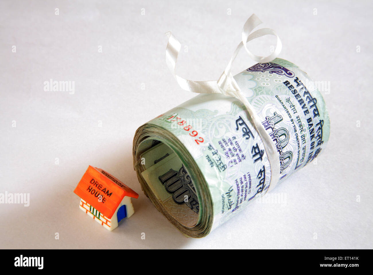 Indian rupees bundle hi-res stock photography and images - Alamy