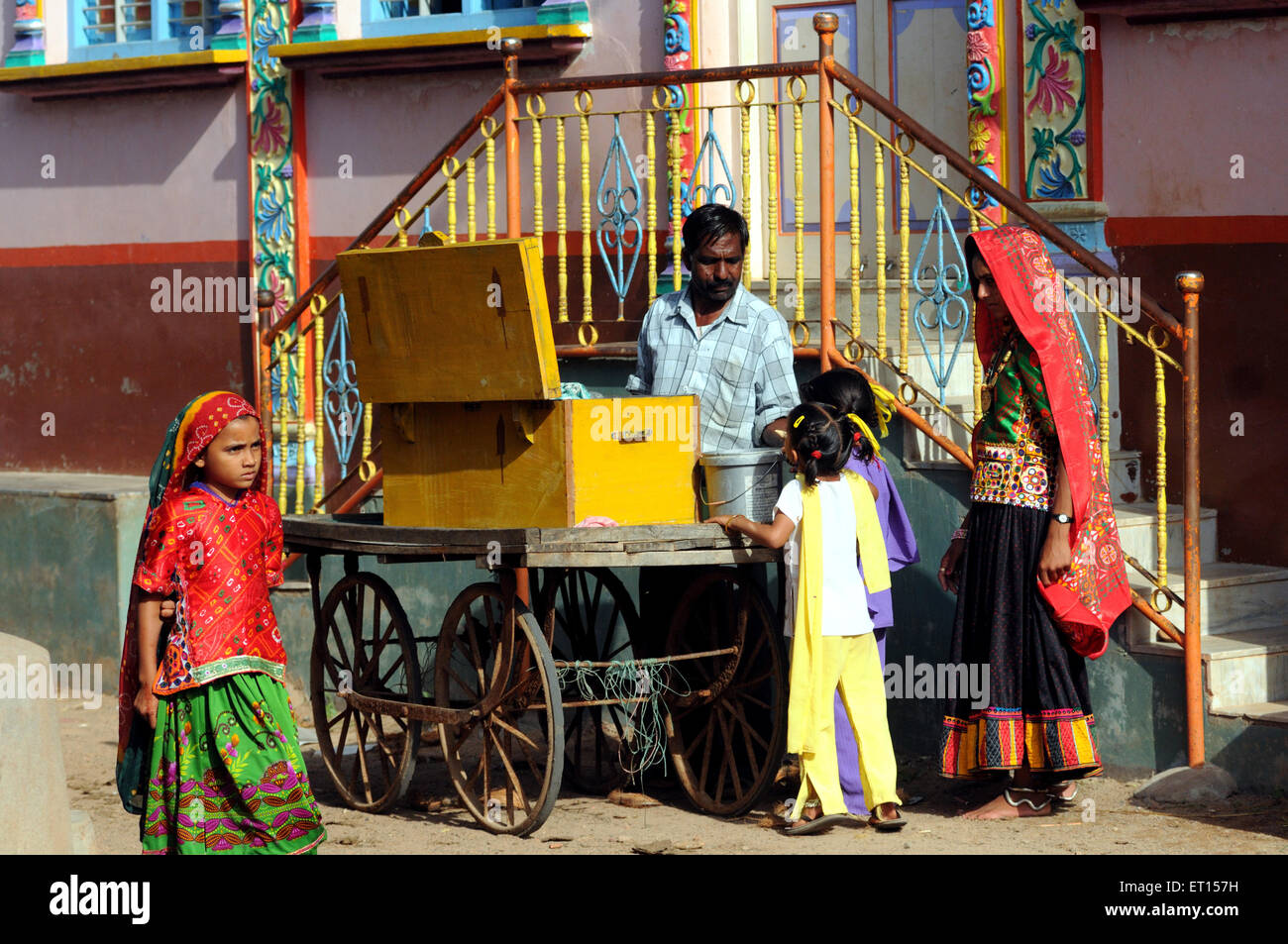Ice Cream Vendors Stock Photos & Ice Cream Vendors Stock Images Alamy
