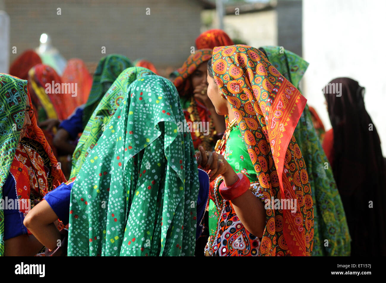 Rural women gossip, Mindiyada, Anjar, Kachchh, Kutch, Gujarat, India Stock Photo