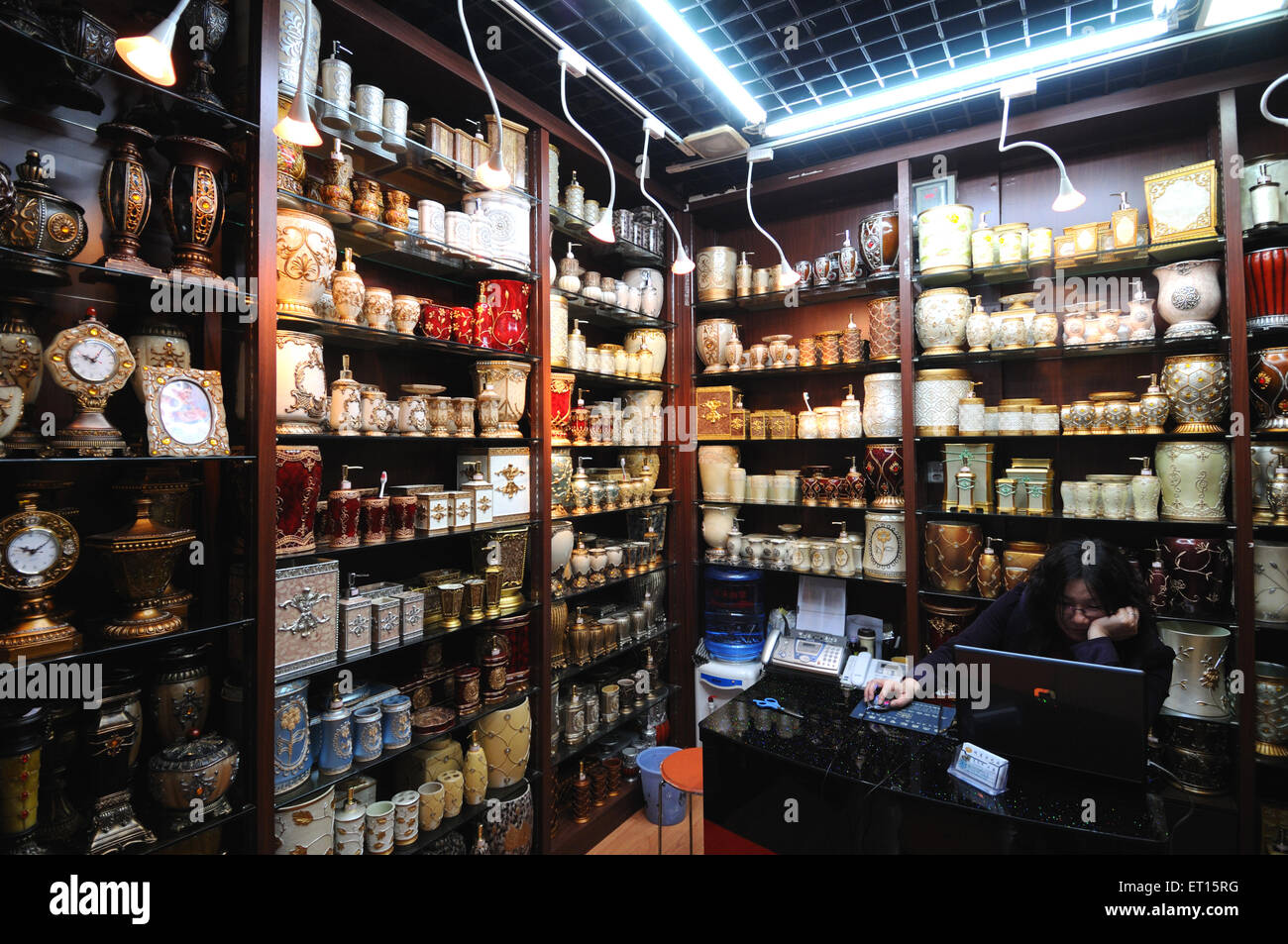 More ceramic handicrafts in Yiwu
