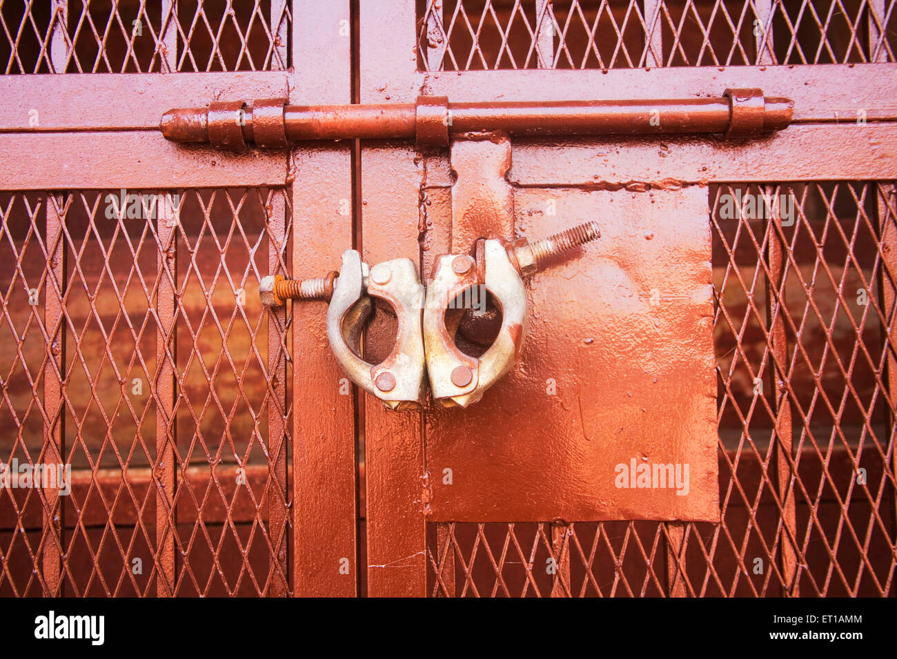 Door lock ; Jodha Bai Palace ; Mughal architecture ; Fatehpur Sikri